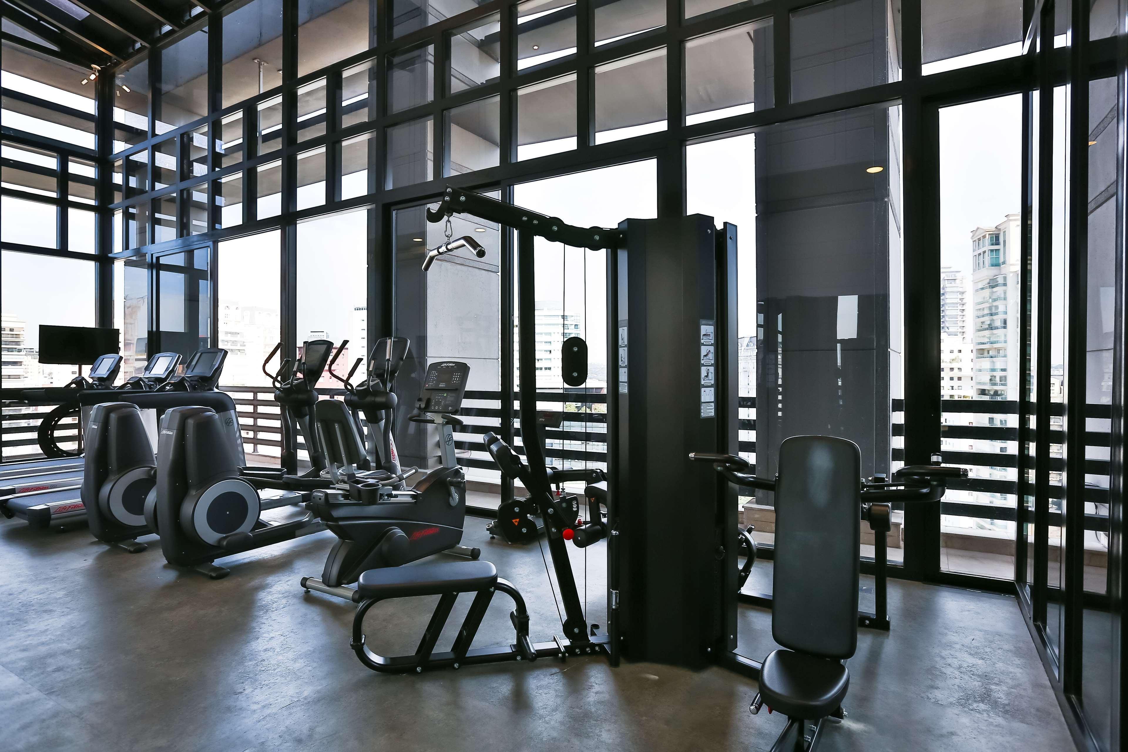 Radisson Blu Sao Paulo Hotel Exterior photo The gym at the 1018 building