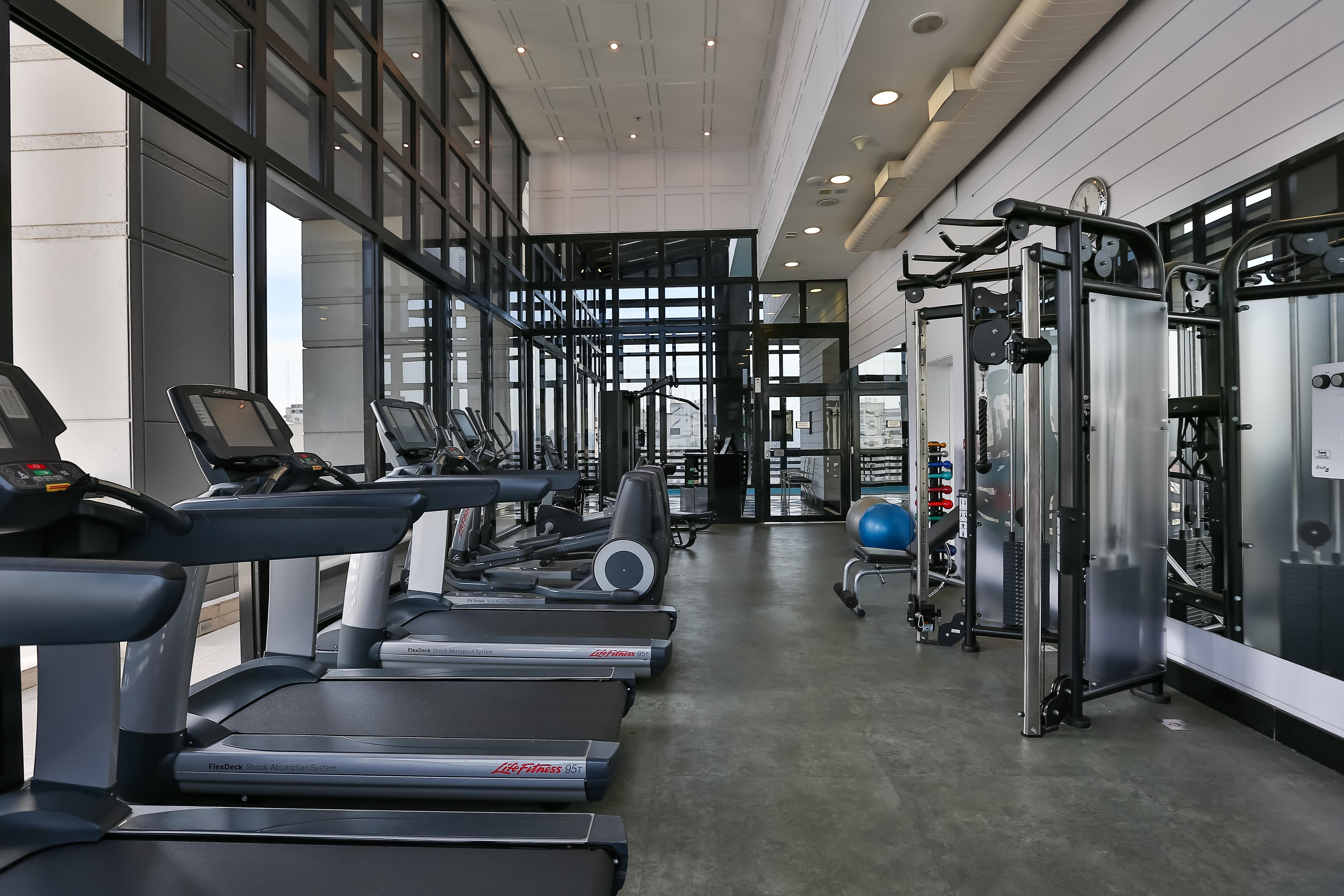 Radisson Blu Sao Paulo Hotel Exterior photo A gym in a hotel