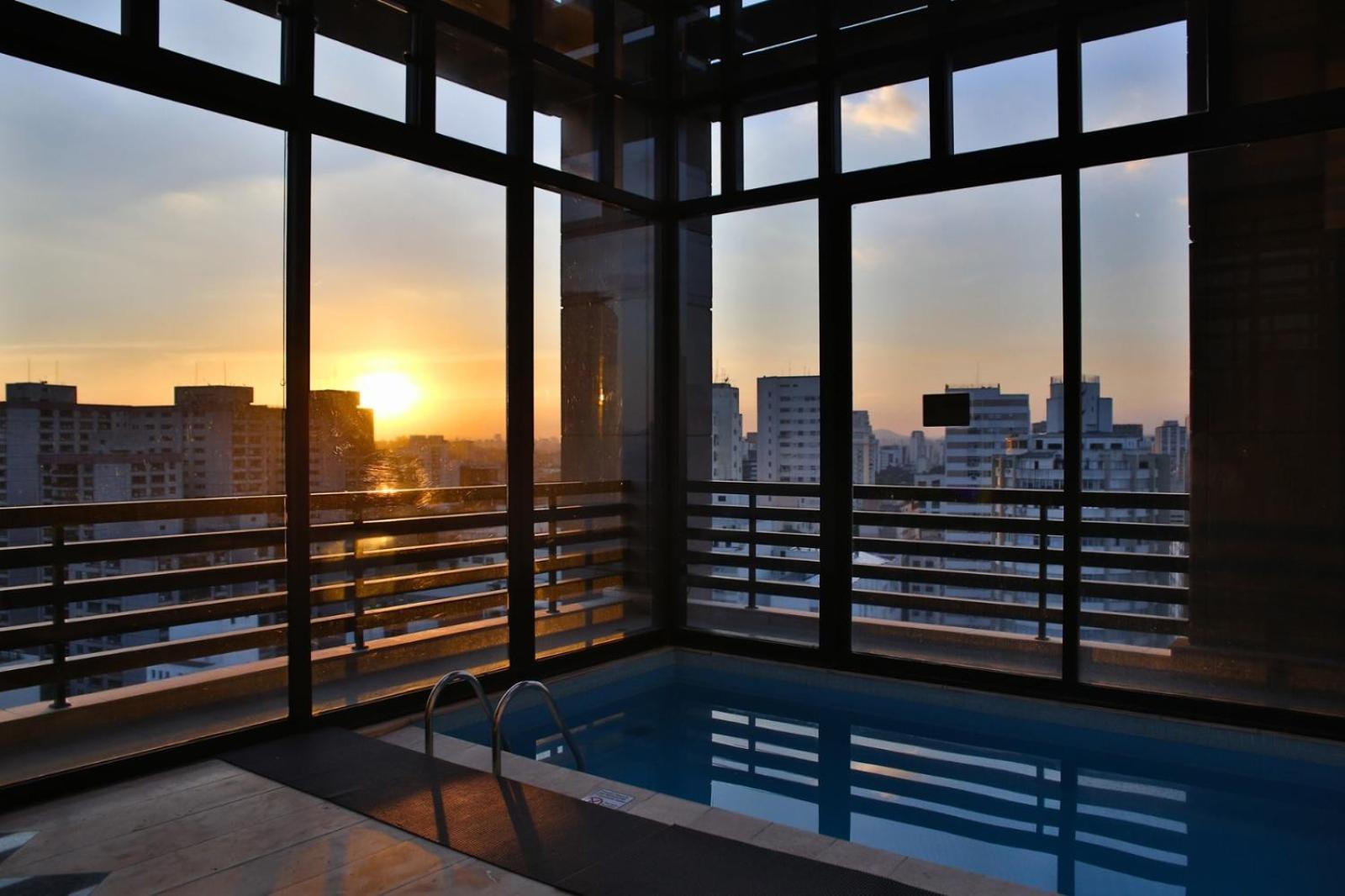 Radisson Blu Sao Paulo Hotel Exterior photo The rooftop pool at the hotel